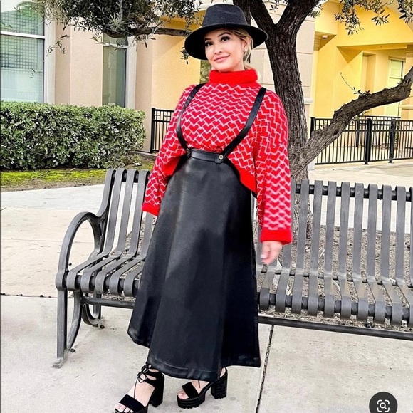 NWT Anthropologie Black Faux Leather Adjustable Pinafore Skirt w/ Pockets 12 - Picture 1 of 13